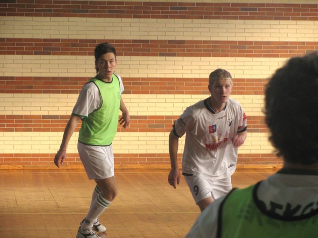 Halowy turniej piłki nożnej juniorów „Futbolowa Przyjaźń” - Chrzanów 19.12.2009