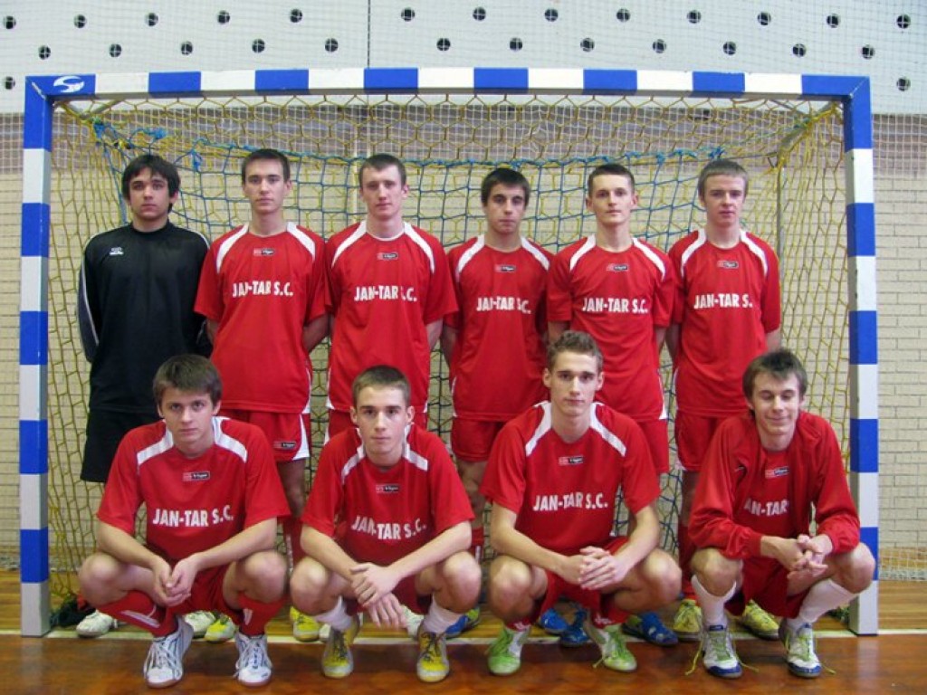 Halowy turniej piłki nożnej juniorów „Futbolowa Przyjaźń” - Chrzanów 19.12.2009
