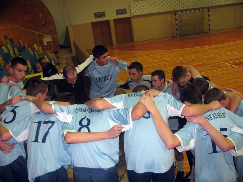 Halowy turniej piłki nożnej juniorów „Futbolowa Przyjaźń” - Chrzanów 19.12.2009