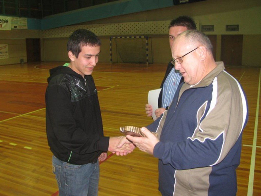Halowy turniej piłki nożnej juniorów „Futbolowa Przyjaźń” - Chrzanów 19.12.2009