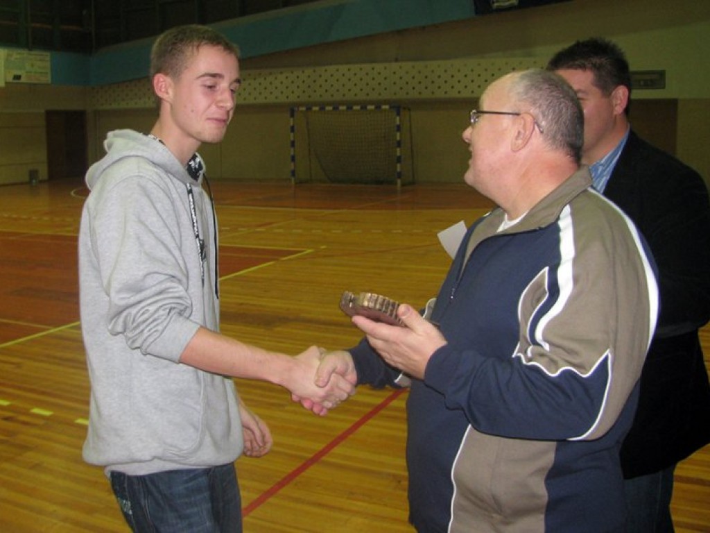 Halowy turniej piłki nożnej juniorów „Futbolowa Przyjaźń” - Chrzanów 19.12.2009