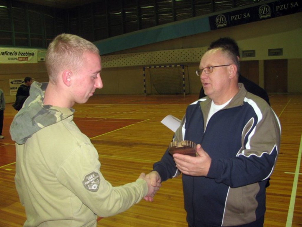 Halowy turniej piłki nożnej juniorów „Futbolowa Przyjaźń” - Chrzanów 19.12.2009