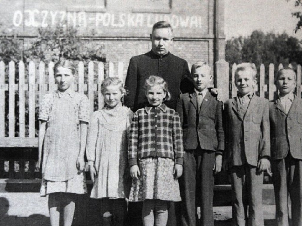 Mieszkańcy Kwaczały na starych fotografiach. Wystawa w domu ludowym - marzec 2010 r.