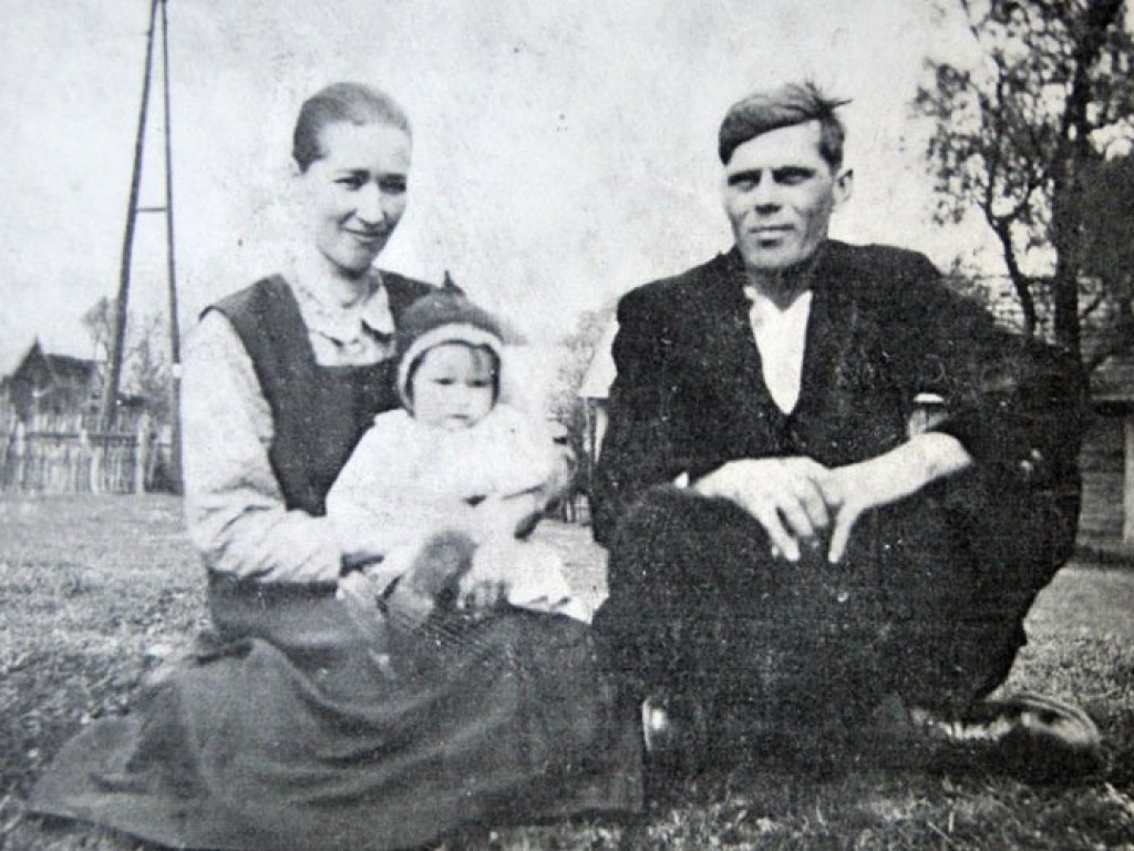 Mieszkańcy Kwaczały na starych fotografiach. Wystawa w domu ludowym - marzec 2010 r.