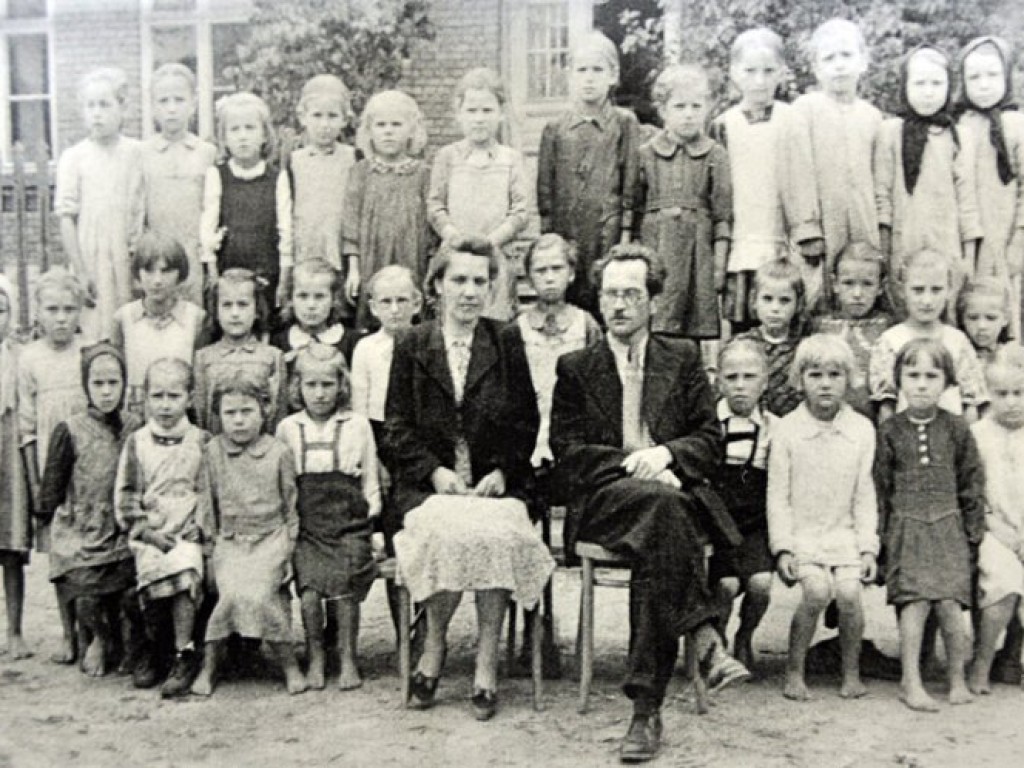 Mieszkańcy Kwaczały na starych fotografiach. Wystawa w domu ludowym - marzec 2010 r.