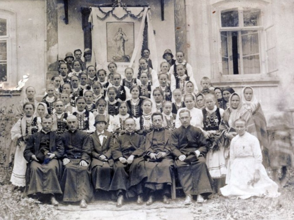 Mieszkańcy Kwaczały na starych fotografiach. Wystawa w domu ludowym - marzec 2010 r.