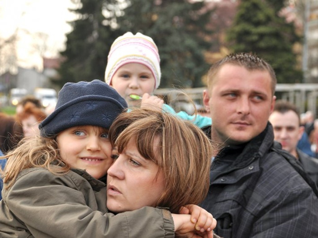 Msza święta w intencji ofiar katastrofy pod Smoleńskiem - plac Tysiąclecia w Chrzanowie - 12.04.2010