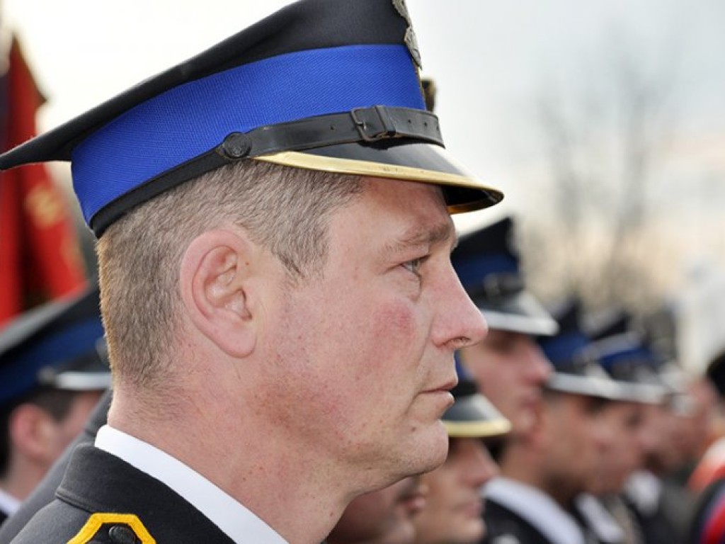 Msza święta w intencji ofiar katastrofy pod Smoleńskiem - plac Tysiąclecia w Chrzanowie - 12.04.2010