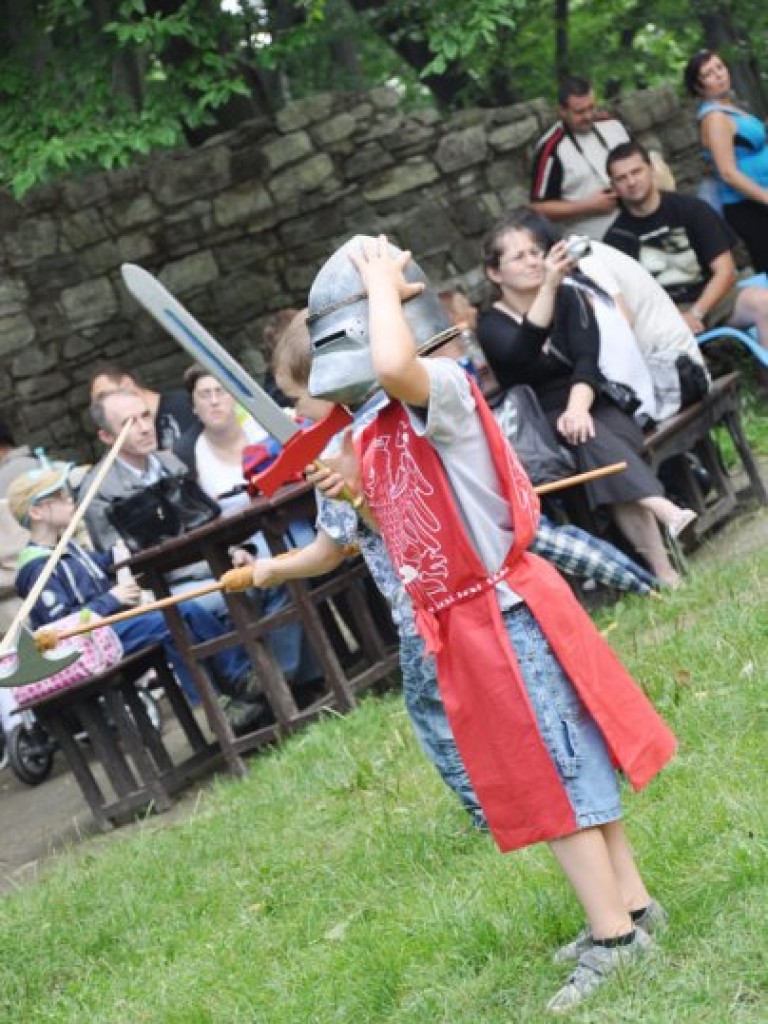 Piknik rycerski i łuczniczy na zamku Lipowiec - 7.08.2010 r.