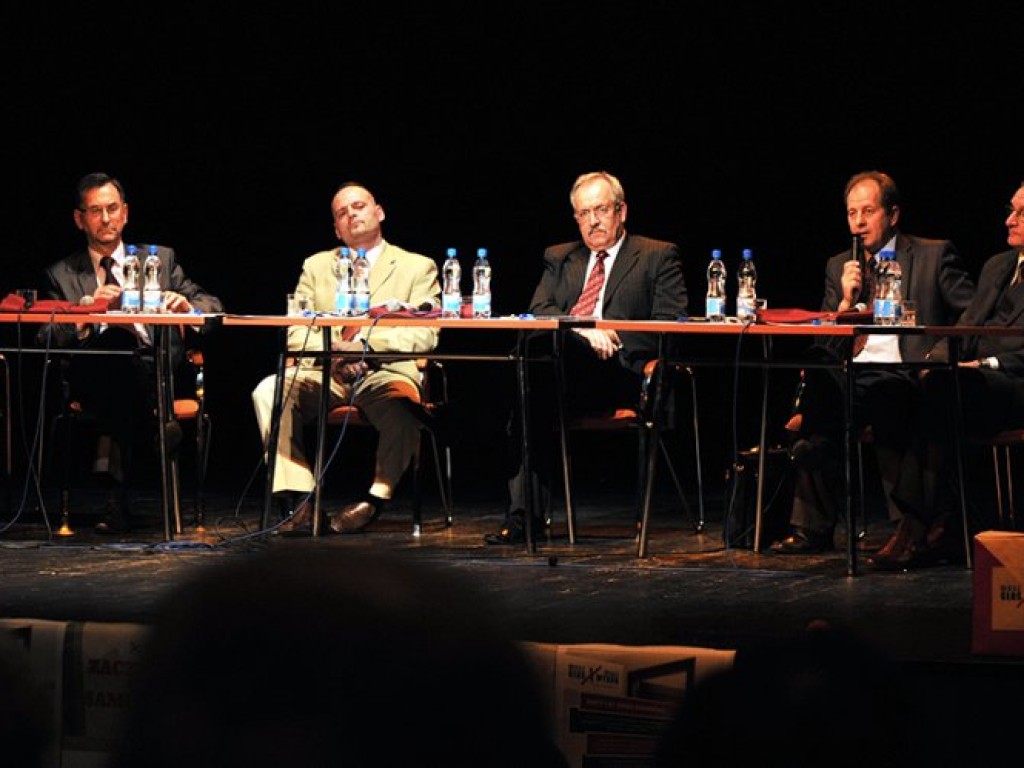 Debata burmistrzowska w Domu Kultury Sokół w Trzebini – 16.11.2010 r.