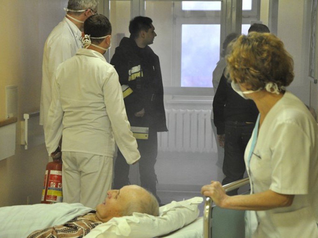 Ewakuacja pacjentów i personelu ze Szpitala Powiatowego Chrzanowie - ćwiczenia 18.11.2010