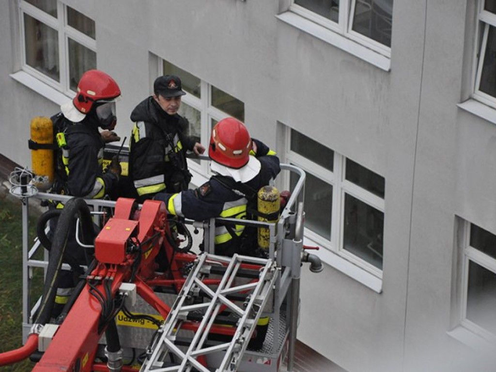 Ewakuacja pacjentów i personelu ze Szpitala Powiatowego Chrzanowie - ćwiczenia 18.11.2010