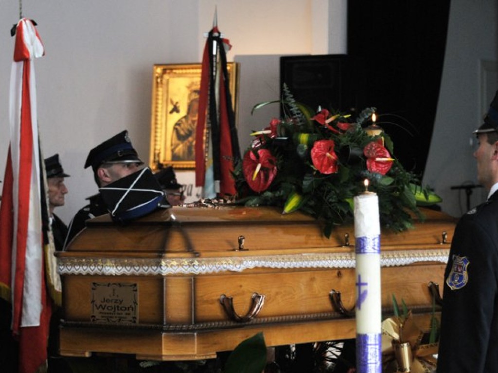 Pożegnanie tragicznie zmarłego Jerzego Wojtonia, naczelnika OSP Alwernia - 19.03.2011