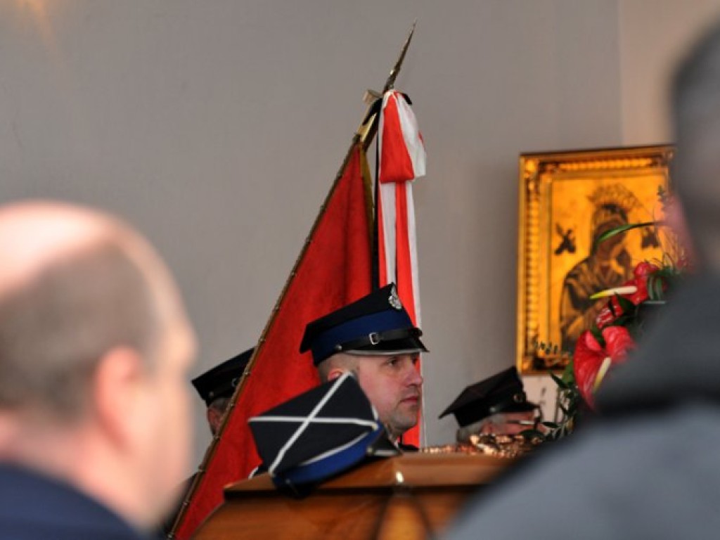 Pożegnanie tragicznie zmarłego Jerzego Wojtonia, naczelnika OSP Alwernia - 19.03.2011