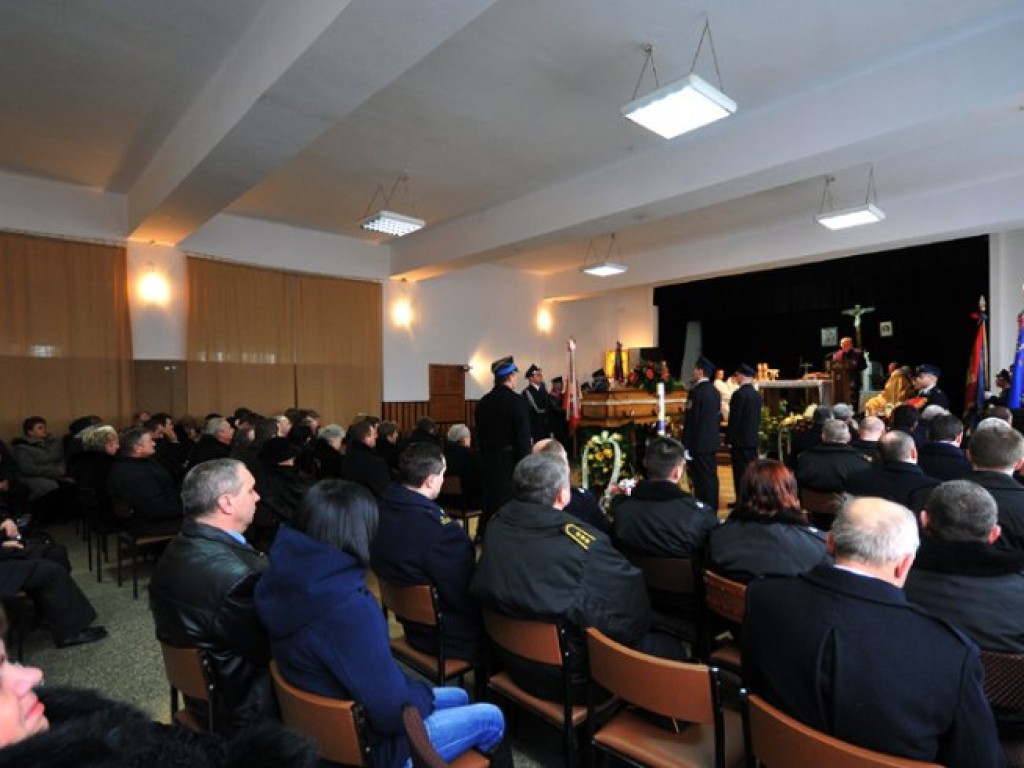 Pożegnanie tragicznie zmarłego Jerzego Wojtonia, naczelnika OSP Alwernia - 19.03.2011