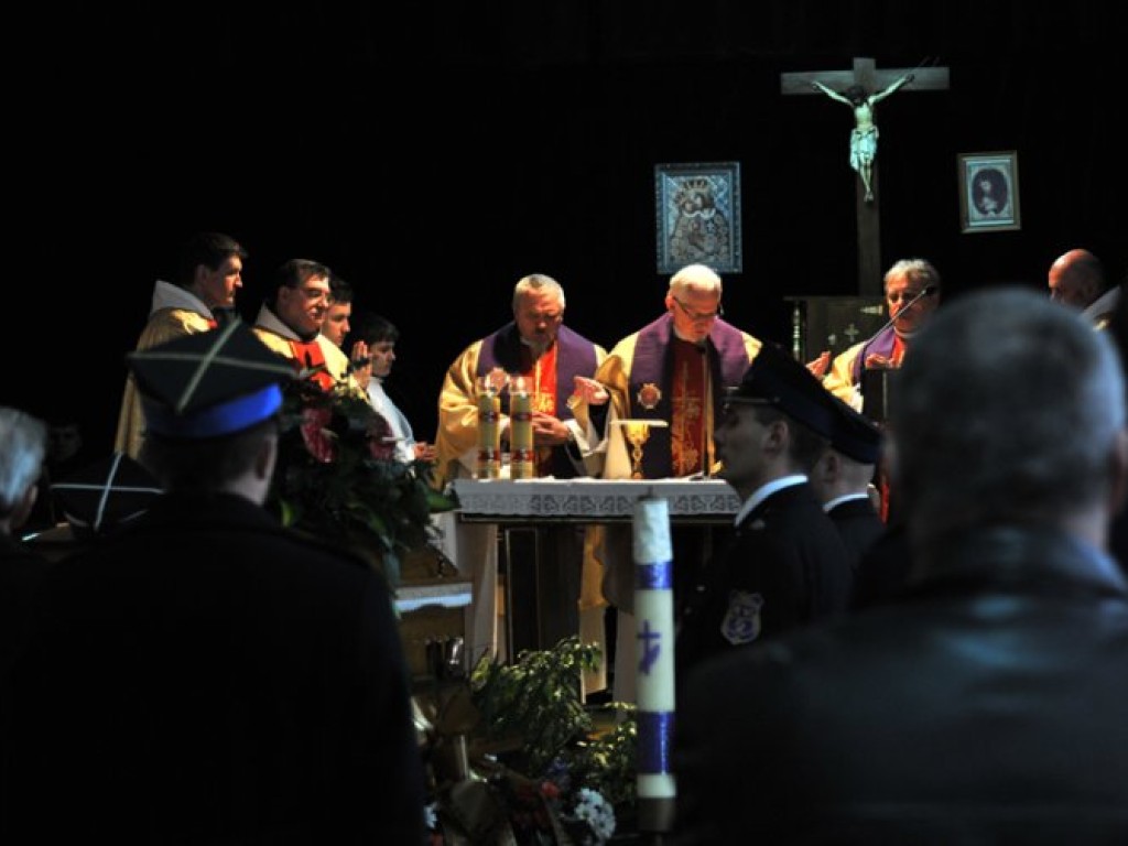 Pożegnanie tragicznie zmarłego Jerzego Wojtonia, naczelnika OSP Alwernia - 19.03.2011