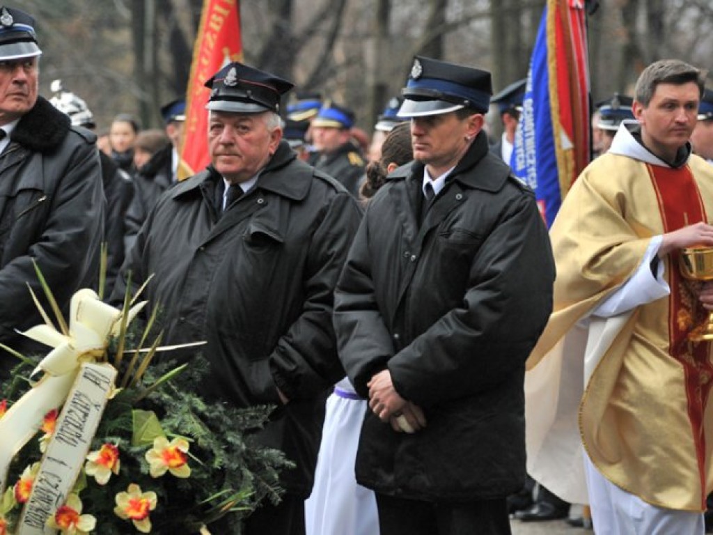 Pożegnanie tragicznie zmarłego Jerzego Wojtonia, naczelnika OSP Alwernia - 19.03.2011
