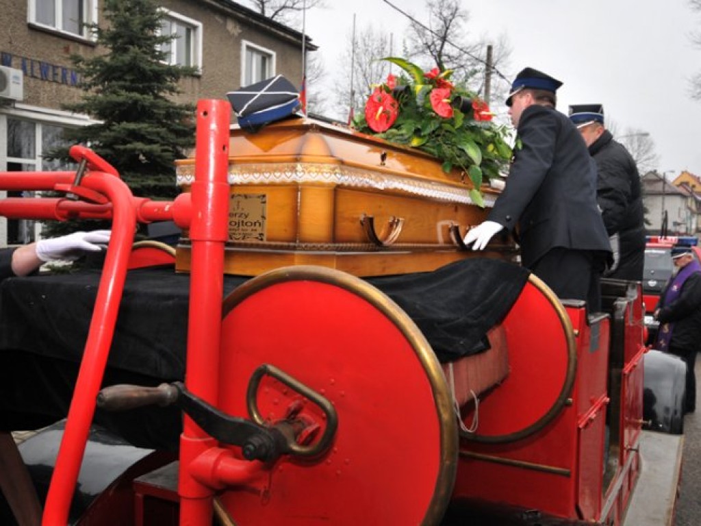 Pożegnanie tragicznie zmarłego Jerzego Wojtonia, naczelnika OSP Alwernia - 19.03.2011