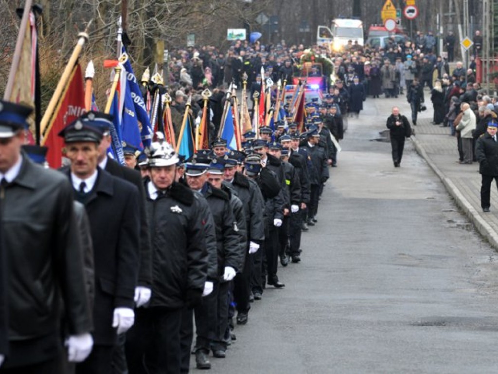 Pożegnanie tragicznie zmarłego Jerzego Wojtonia, naczelnika OSP Alwernia - 19.03.2011