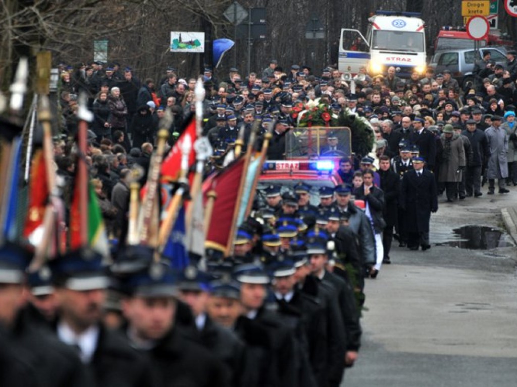 Pożegnanie tragicznie zmarłego Jerzego Wojtonia, naczelnika OSP Alwernia - 19.03.2011