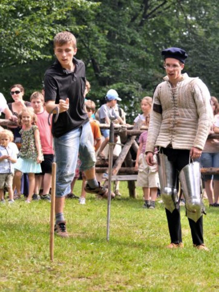 Piknik rycerski i łuczniczy na zamku Lipowiec - 6.08.2011 r.