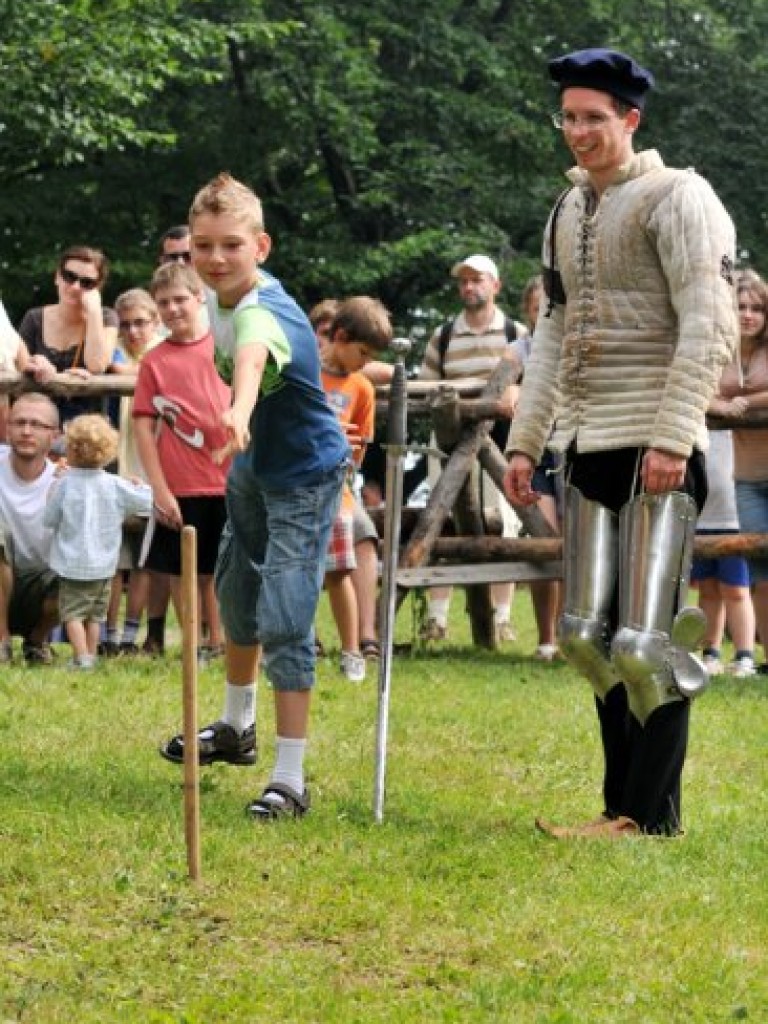 Piknik rycerski i łuczniczy na zamku Lipowiec - 6.08.2011 r.