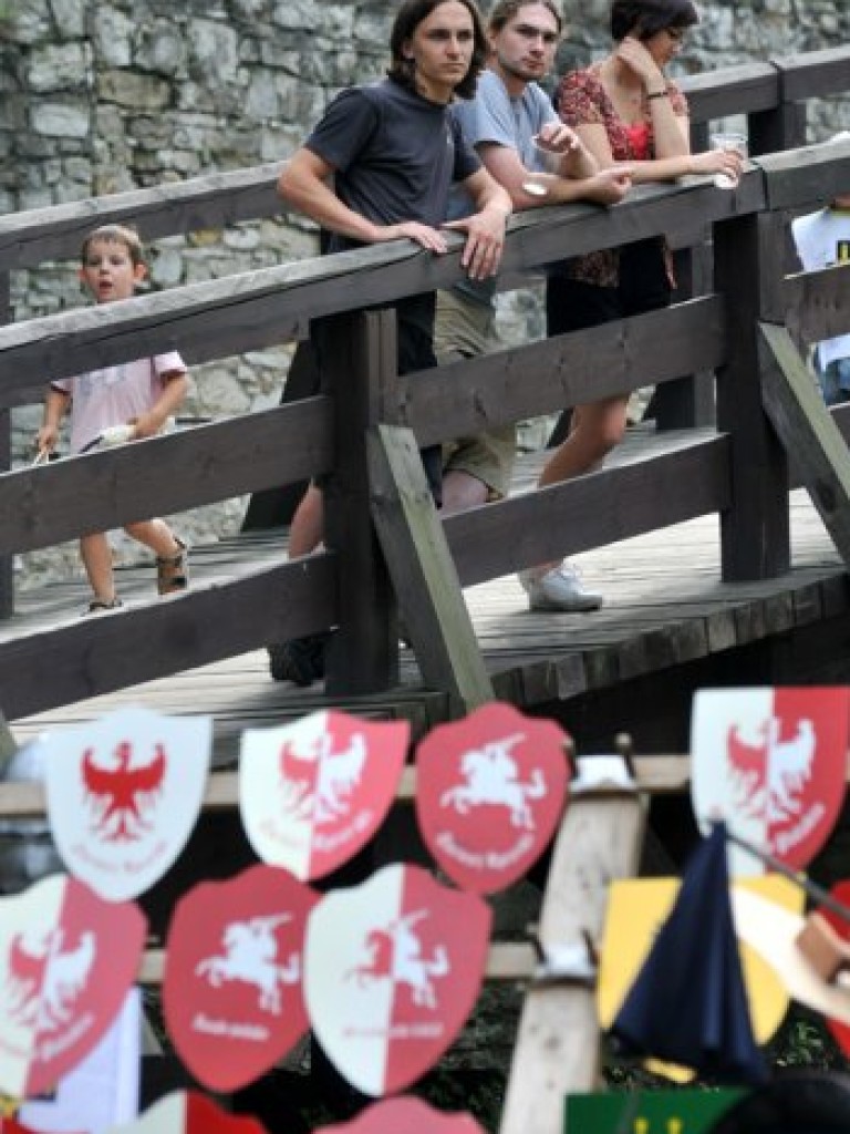 Piknik rycerski i łuczniczy na zamku Lipowiec - 6.08.2011 r.