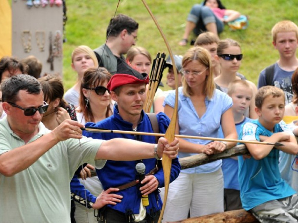 Piknik rycerski i łuczniczy na zamku Lipowiec - 6.08.2011 r.