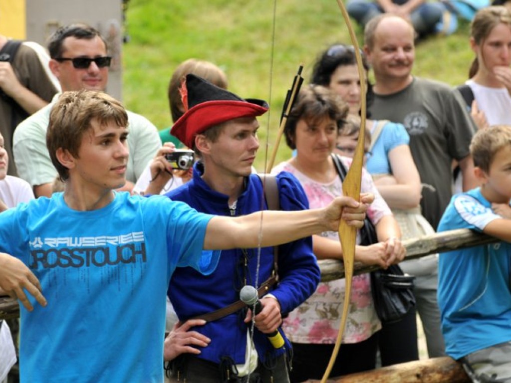 Piknik rycerski i łuczniczy na zamku Lipowiec - 6.08.2011 r.