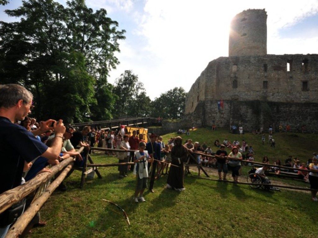 Piknik rycerski i łuczniczy na zamku Lipowiec - 6.08.2011 r.