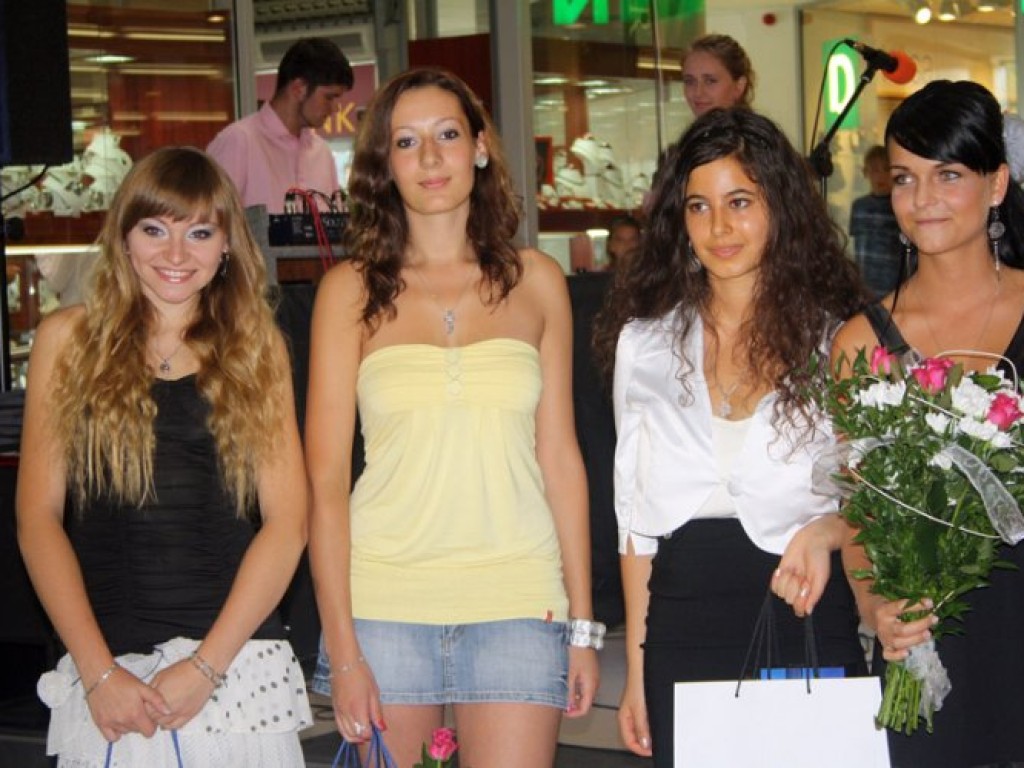 Finał plebiscytu na Dziewczynę Lata. Centrum Handlowe Max - Chrzanów 3 września 2011 r.