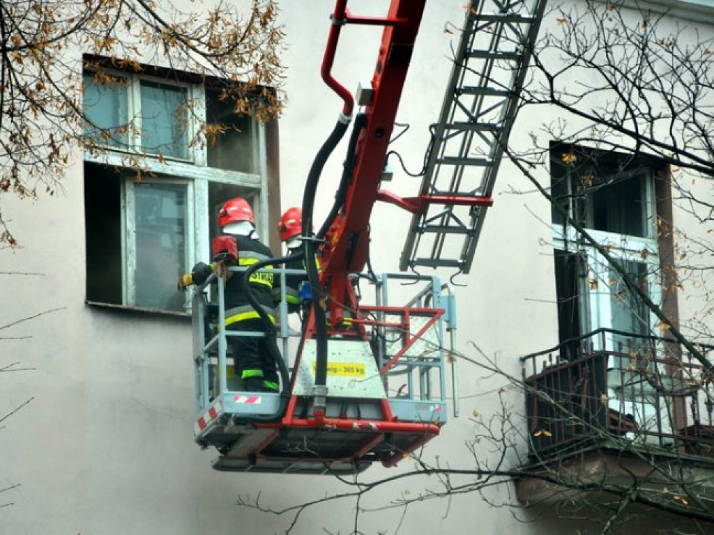 CHRZANÓW. Czterech poszkodowanych w pożarze mieszkania