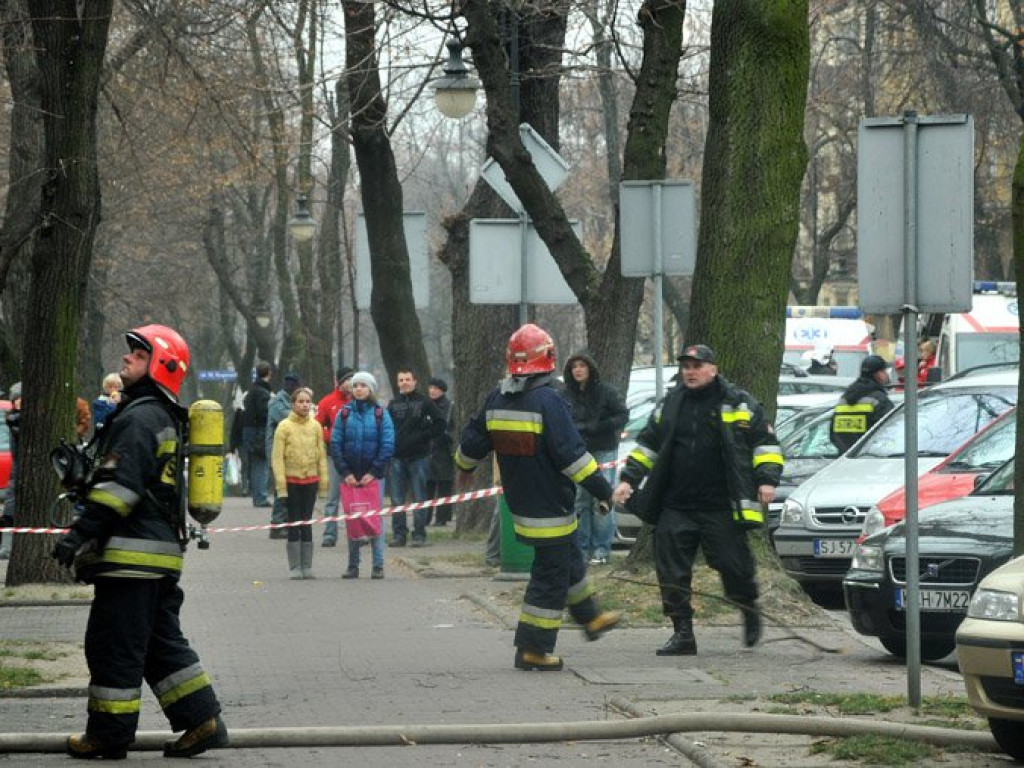 CHRZANÓW. Czterech poszkodowanych w pożarze mieszkania