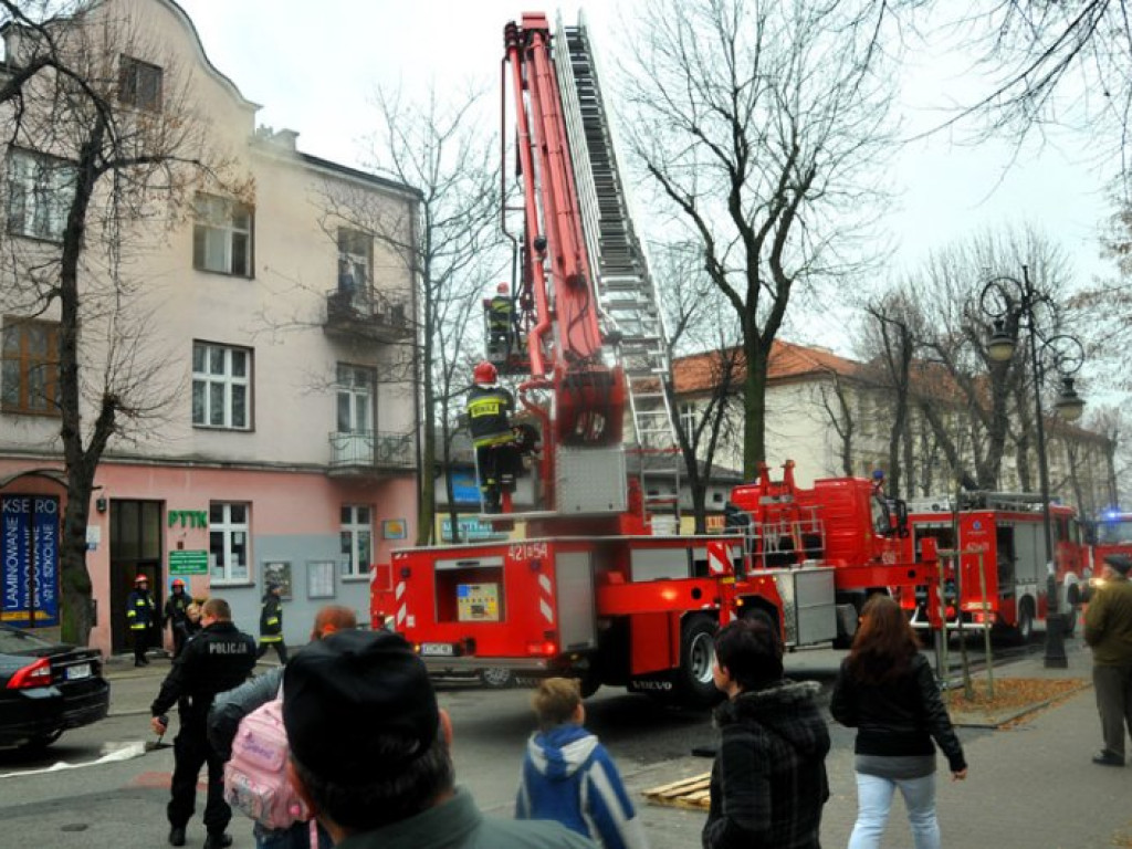 CHRZANÓW. Czterech poszkodowanych w pożarze mieszkania