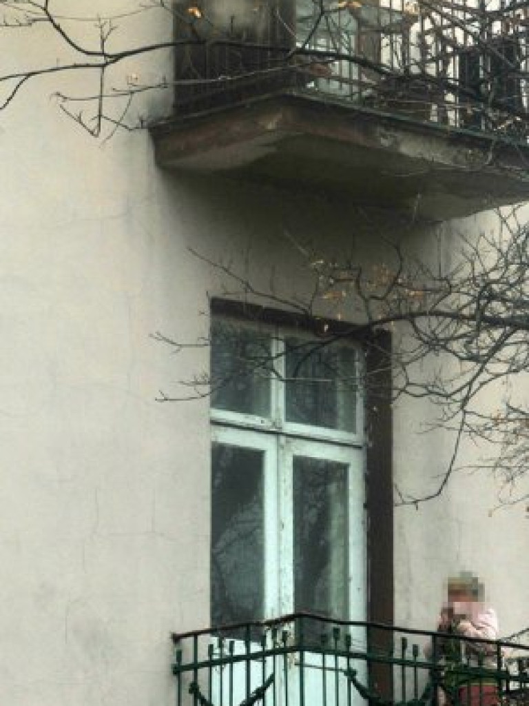 CHRZANÓW. Czterech poszkodowanych w pożarze mieszkania