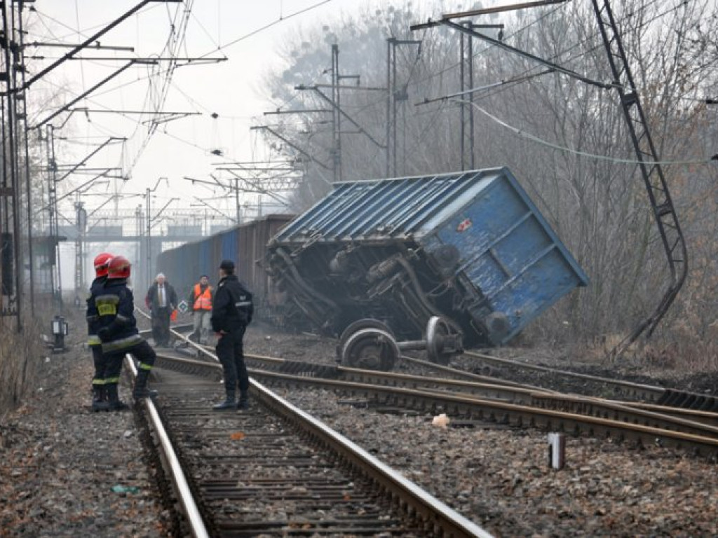 CHRZANÓW. Wagon wypadł z torów