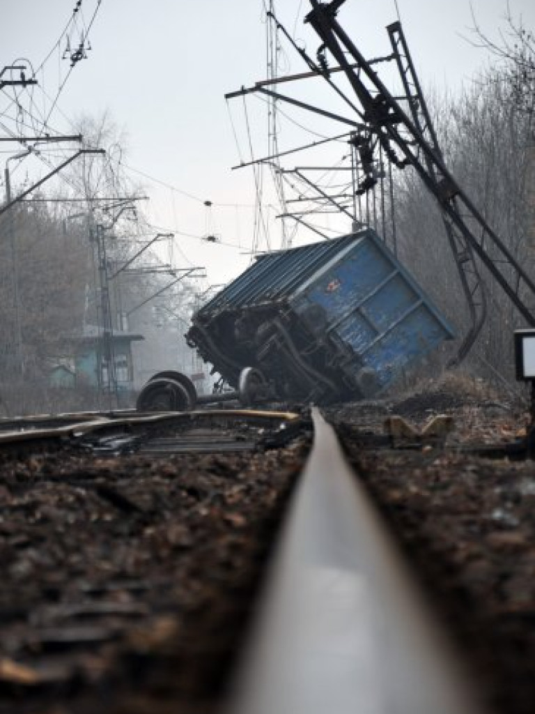 CHRZANÓW. Wagon wypadł z torów