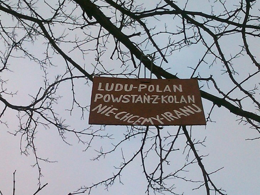 CHRZANÓW. Dziwne tablice w całym mieście