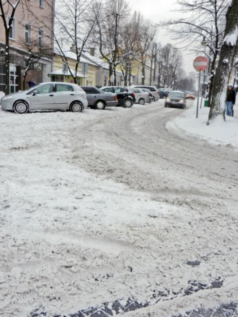 CHRZANÓW. Nie widziały drogi pługa