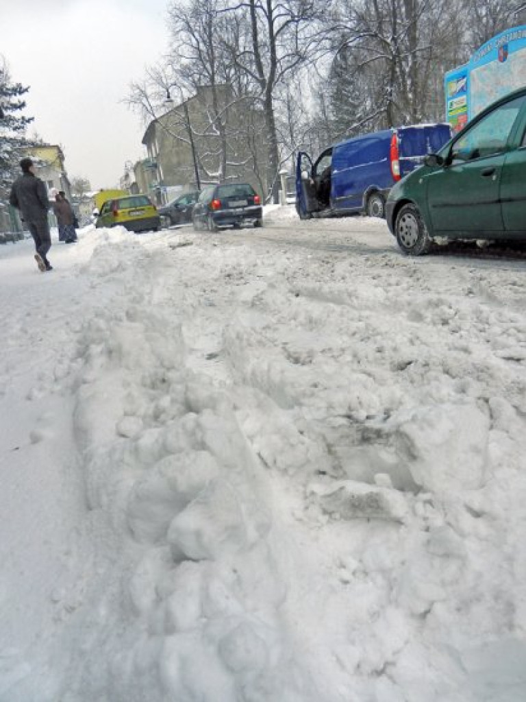 CHRZANÓW. Nie widziały drogi pługa