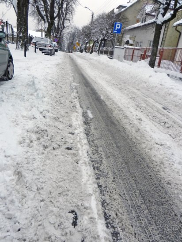 CHRZANÓW. Nie widziały drogi pługa
