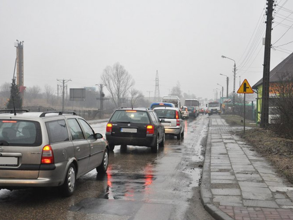 TRZEBINIA-CHRZANÓW. Kierowcy stoją w korkach