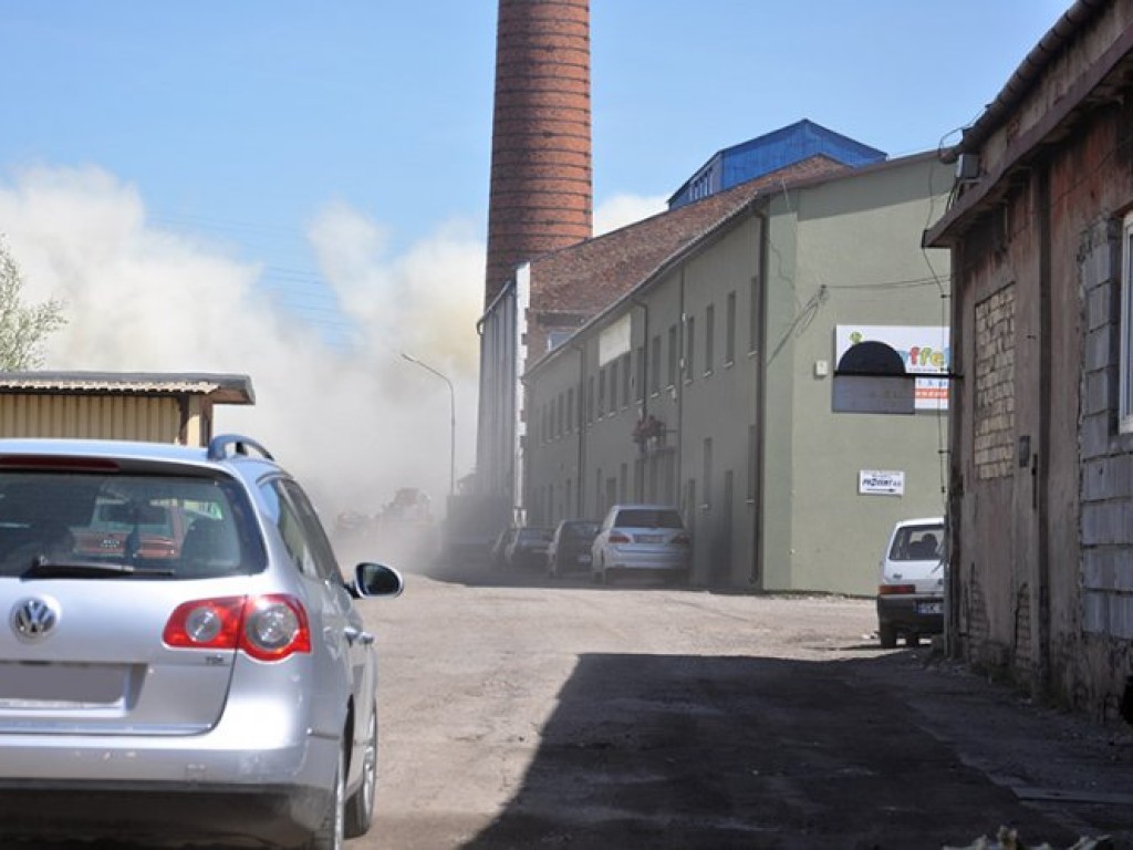 Pożar fabryki w Trzebini 26.04.2012