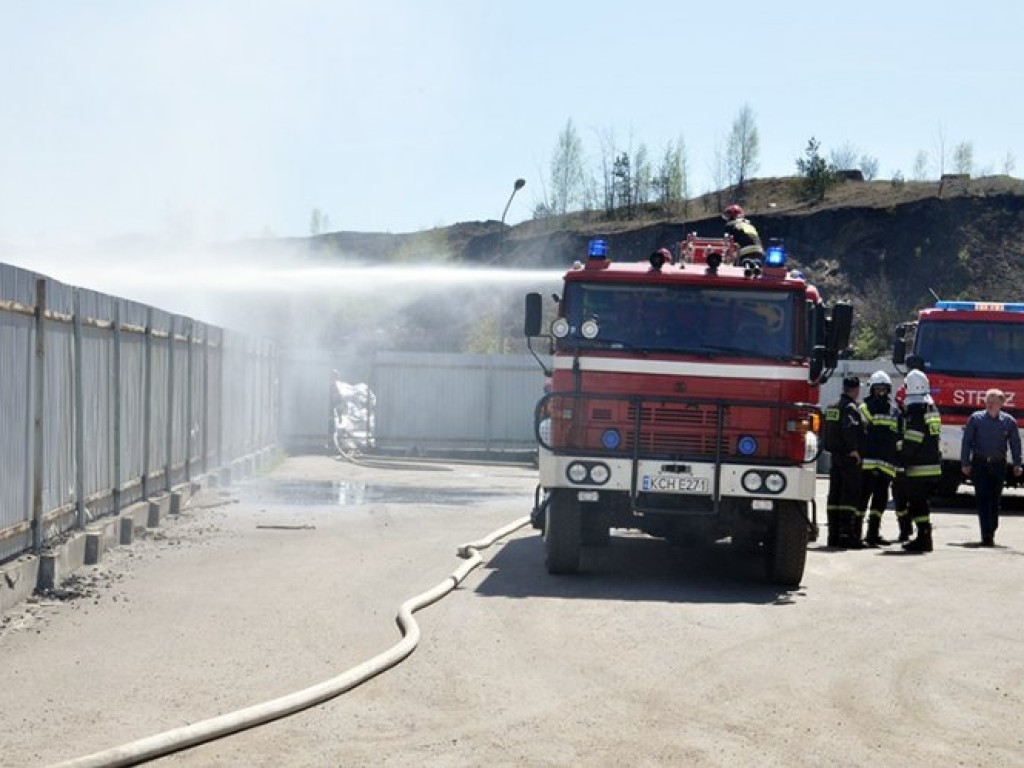 Pożar fabryki w Trzebini 26.04.2012