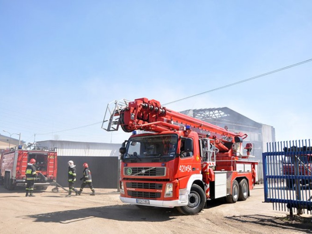 Pożar fabryki w Trzebini 26.04.2012