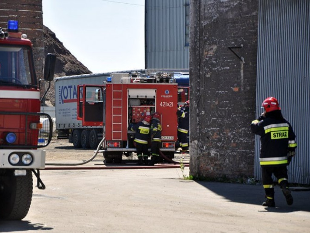 Pożar fabryki w Trzebini 26.04.2012