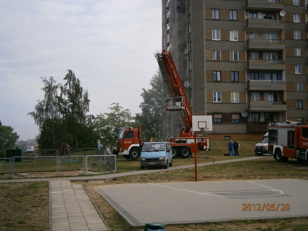 CHRZANÓW. Pożar na ósmym piętrze