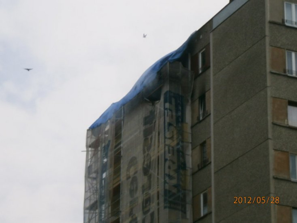 CHRZANÓW. Pożar na ósmym piętrze