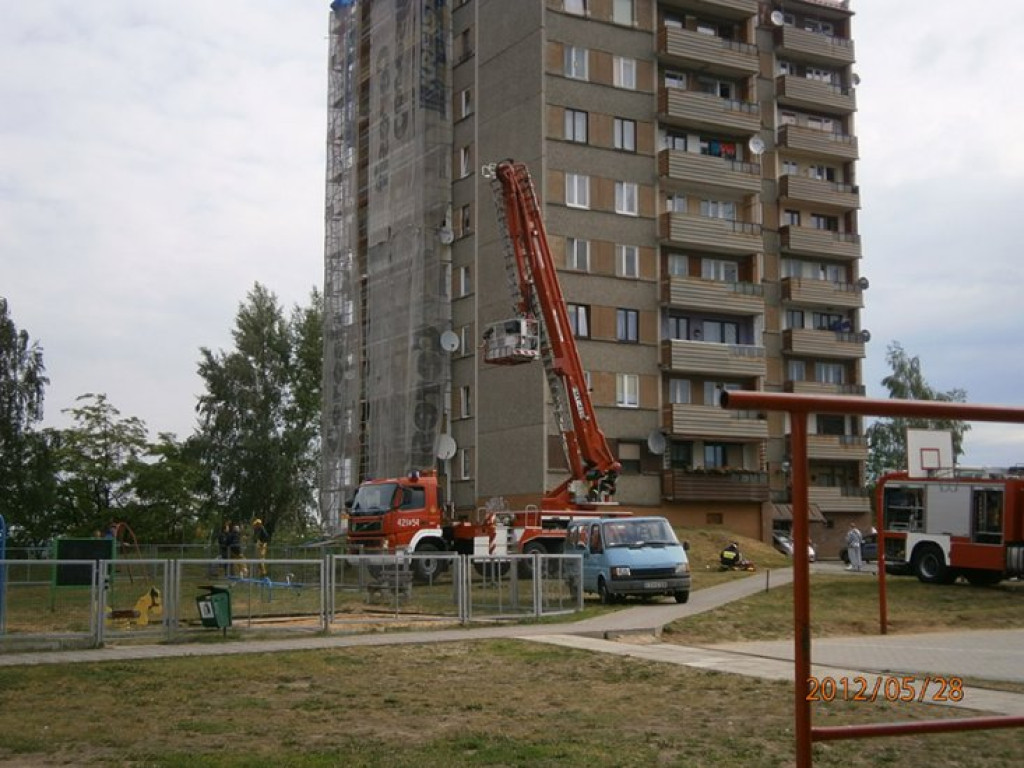 CHRZANÓW. Pożar na ósmym piętrze