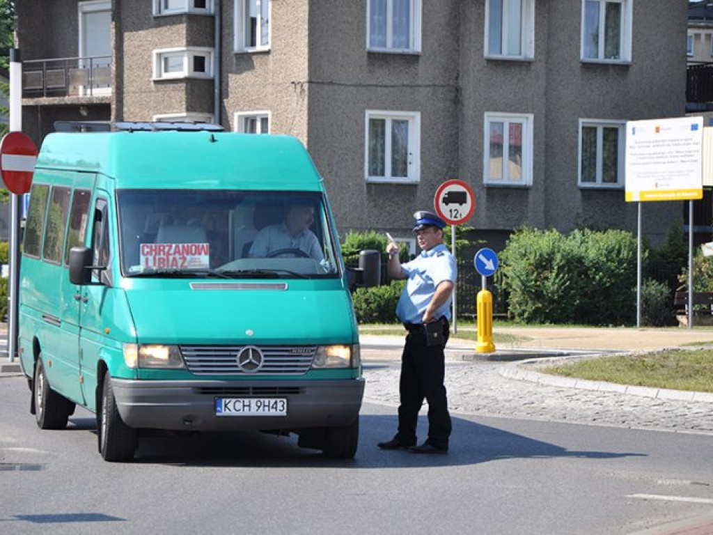 LIBIĄŻ. Obok ronda zderzyły się trzy auta